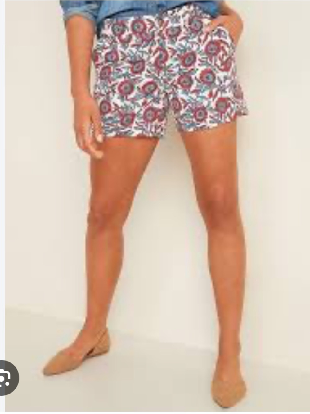 Old Navy Woman’s White Shorts w/Red & Blue Floral Print, Size 6.